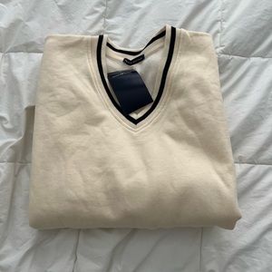 Brandy Melville V Crewneck